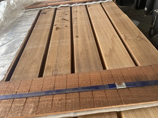 Ca. 56x Thermo Ayous Channelsiding, 18x137mm, lengte 450cm